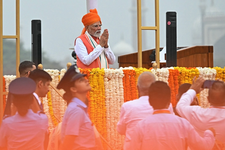 Thủ tướng Modi tuyên bố làm 'bức tường' bảo vệ người dân - Ảnh 1.