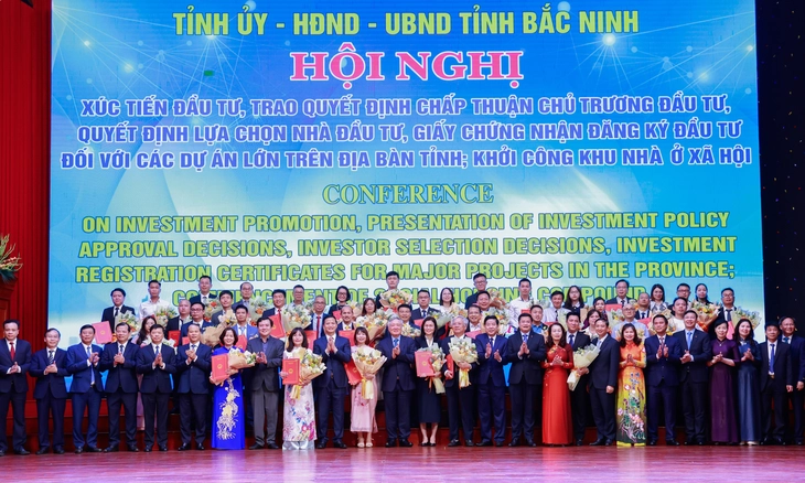 Trao hàng chục quyết định đầu tư, Bắc Ninh hướng tới thu ngân sách 68.000 tỉ đồng - Ảnh 2.
