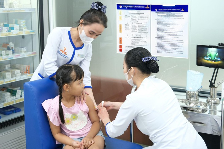 Ra mắt vắc xin phòng não mô cầu cho trẻ từ 6 tuần tuổi - Ảnh 2.