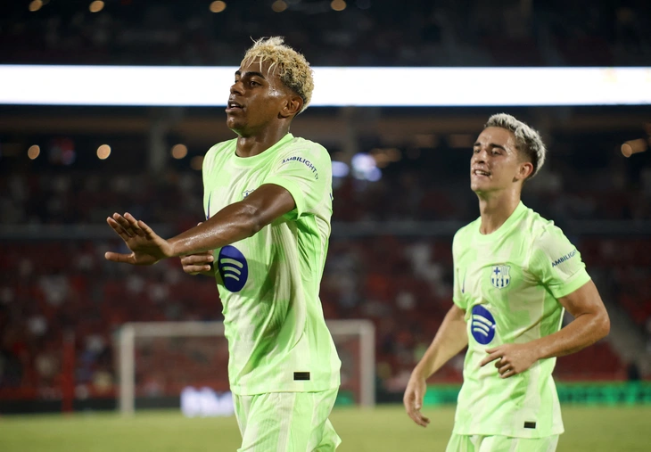 Yamal tỏa sáng giúp Barca thắng đậm trận ra quân ở La Liga - Ảnh 1.
