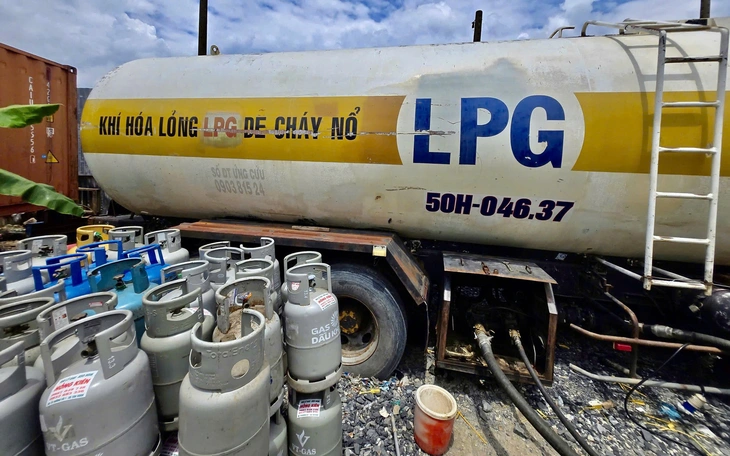 Công an TP.HCM triệt phá đường dây sản xuất, tiêu thụ gas giả quy mô lớn - Ảnh 2.