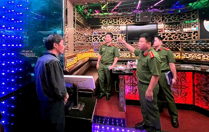 Xử lý cơ sở mại dâm, ma túy núp bóng karaoke ở Hà Nội: Không bao che, can thiệp - Ảnh 1.