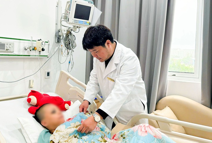 Cứu thành công phụ nữ mang thai ở Phú Quốc bị tai nạn chấn thương sọ não - Ảnh 1.