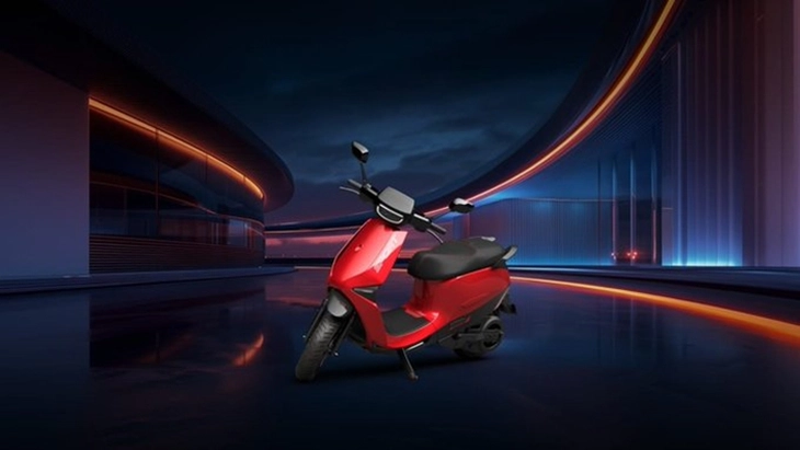 Xe máy điện có ADAS như ô tô, chạy 320km/sạc, giá quy đổi ngang Honda Lead - Ảnh 1.