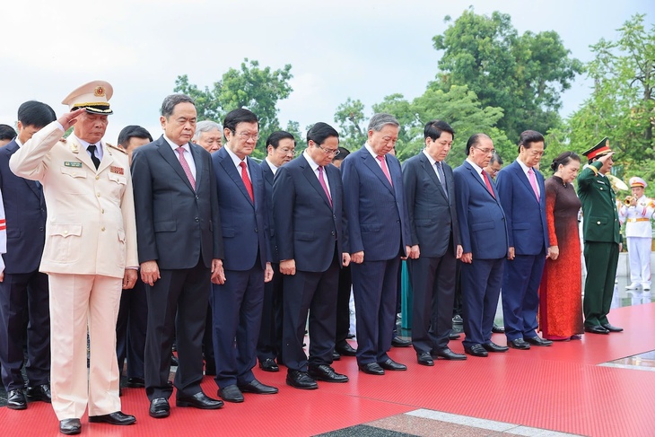 Lãnh đạo Đảng, Nhà nước viếng Chủ tịch Hồ Chí Minh - Ảnh 4.