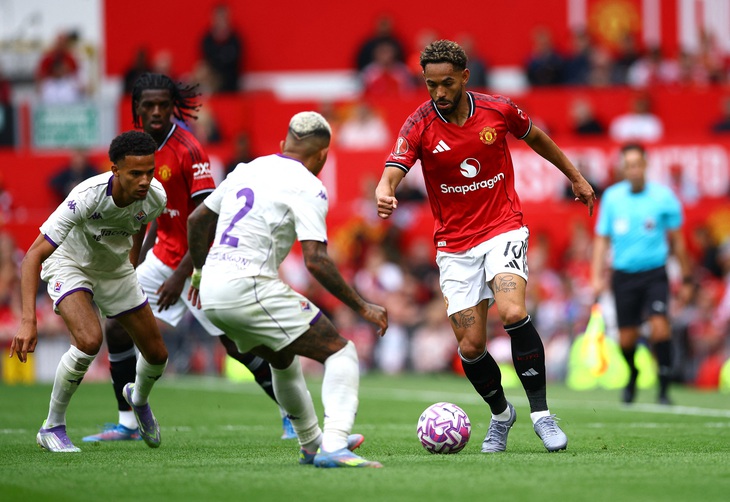 Cunha và Mbeumo: Điểm sáng hiếm hoi trong ngày Man United thất bại - Ảnh 1.