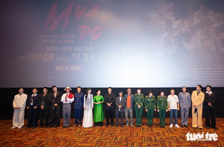 Mưa đỏ - Ảnh 1.