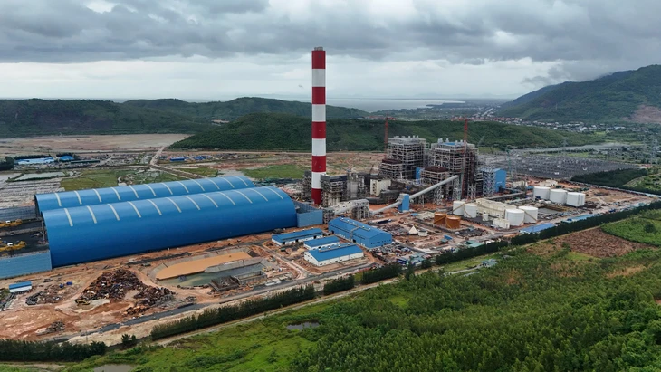 Đốt dầu lần đầu lò hơi tổ máy số 1 dự án Nhà máy nhiệt điện Quảng Trạch I - Ảnh 1.