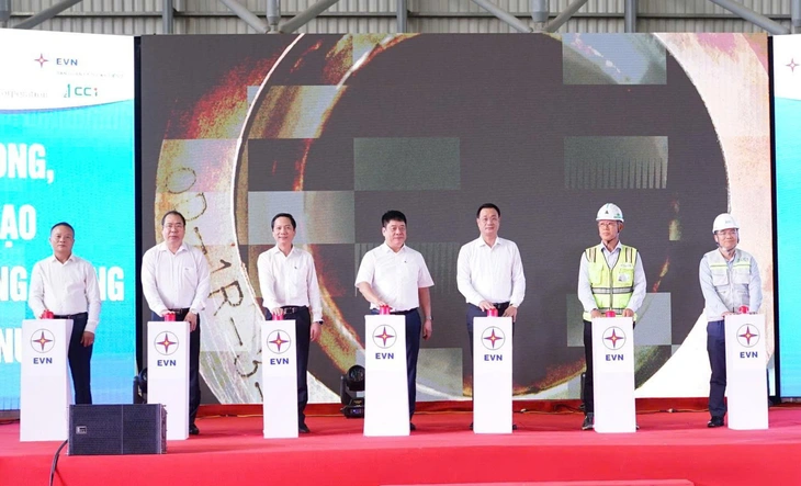 Đốt dầu lần đầu lò hơi tổ máy số 1 dự án Nhà máy nhiệt điện Quảng Trạch I - Ảnh 2.