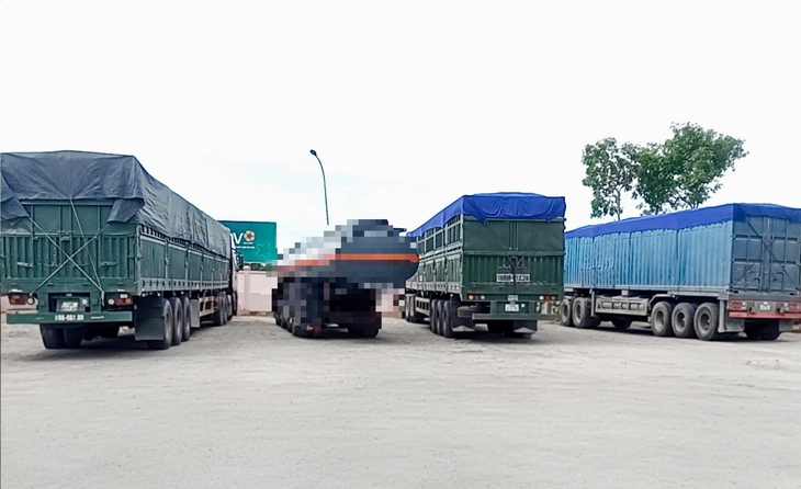 Phạt nặng xe đầu kéo chở cát quá tải gần 300%- Ảnh 1. Phạt nặng xe đầu kéo chở cát quá tải gần 300% - Ảnh 1.