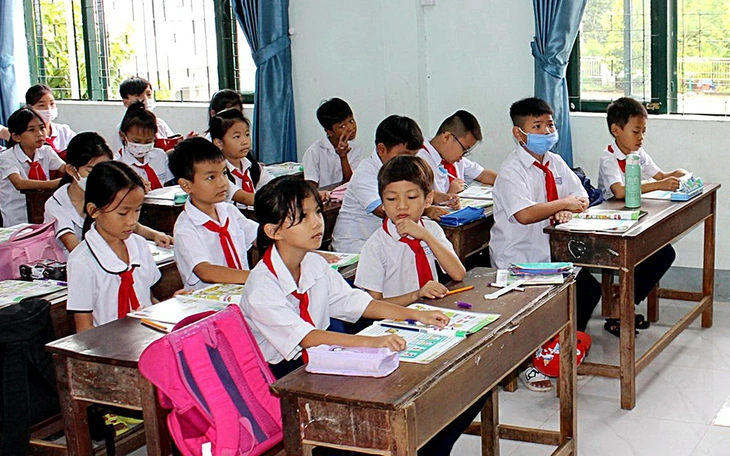 Đề nghị không cho học sinh tan học trước 16h30, phụ huynh kêu kẹt xe, bất tiện khi đưa đón - Ảnh 2.