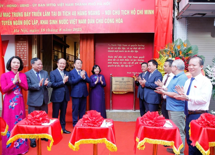Hà Nội gắn biển công trình 48 Hàng Ngang, nơi Bác Hồ viết Tuyên ngôn độc lập - Ảnh 2.
