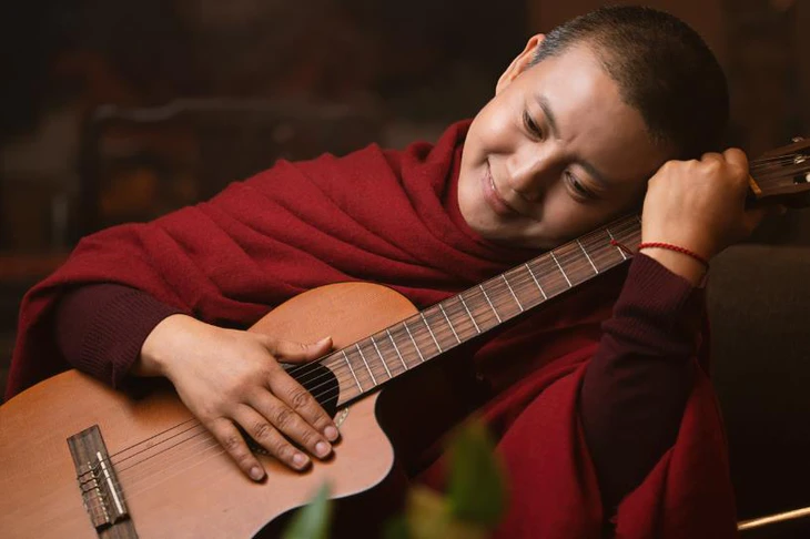Ani Choying Drolma - Ảnh 1.