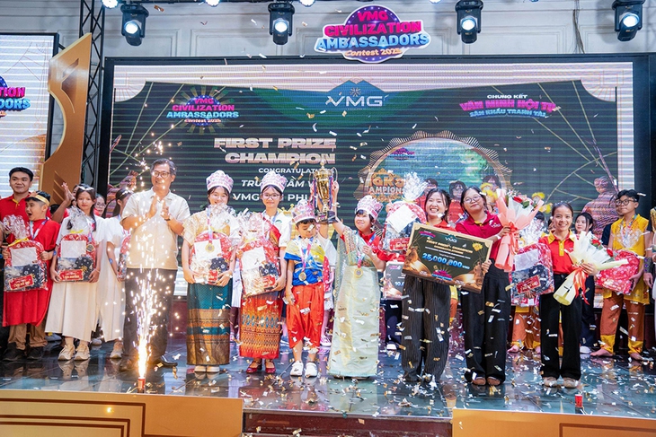 Chung kết hùng biện tiếng Anh ‘Đại sứ văn minh’ - Ảnh 3.