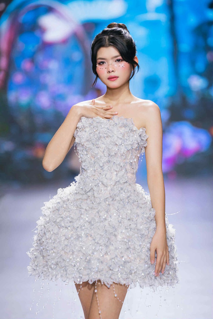 Quỳnh Anh toả sáng tại Destination Runway Fashion Week – Tropical Jungle - Ảnh 3.