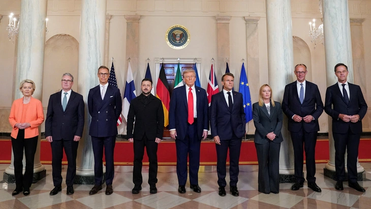 Ông Trump bất ngờ dừng họp với ông Zelensky và lãnh đạo châu Âu để gọi cho ông Putin trong 40 phút - Ảnh 1.