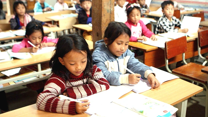 Trường lớp năm học mới: Đẩy mạnh xã hội hóa, ưu tiên trụ sở dôi dư - Ảnh 1.