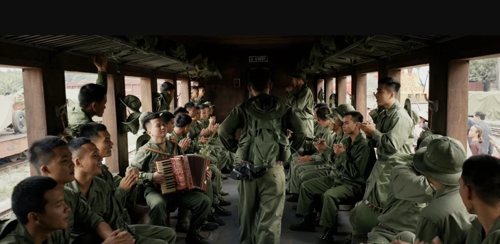 Mưa đỏ - Ảnh 4.