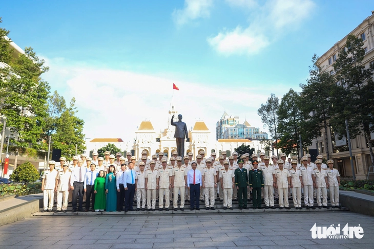 Công an TP.HCM vinh danh 80 gương điển hình tiên tiến trong toàn lực lượng- Ảnh 1. Công an - Ảnh 1.
