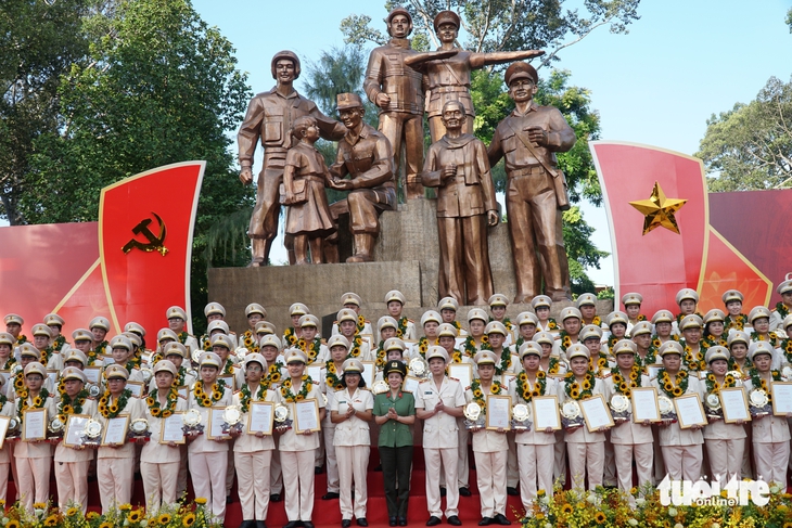 Công an TP.HCM vinh danh 80 gương điển hình tiên tiến trong toàn lực lượng- Ảnh 2. Công an - Ảnh 2.