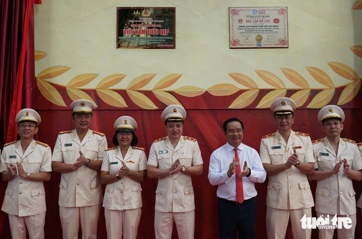 Công an TP.HCM vinh danh 80 gương điển hình tiên tiến trong toàn lực lượng- Ảnh 5. Công an TP.HCM vinh danh 80 gương điển hình tiên tiến - Ảnh 5.