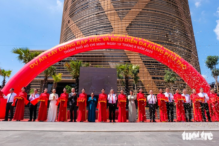 TP.HCM khánh thành rạp xiếc và biểu diễn đa năng Phú Thọ- Ảnh 7. TP.HCM khánh thành rạp xiếc và biểu diễn đa năng Phú Thọ - Ảnh 6.