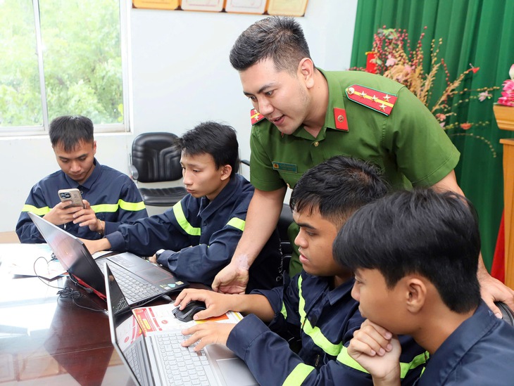 Clip phòng cháy chữa cháy, tháo dỡ chuồng cọp do AI tạo thu hút triệu view - Ảnh 1.