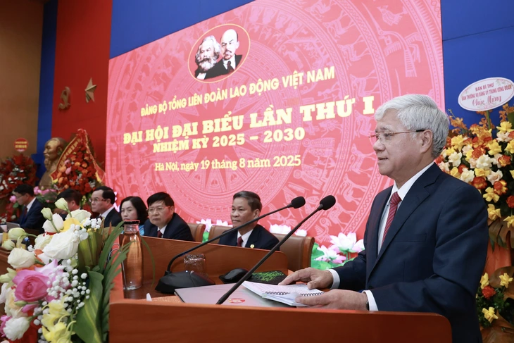 Ông Nguyễn Đình Khang giữ chức bí thư Đảng ủy Tổng liên đoàn Lao động Việt Nam - Ảnh 2.