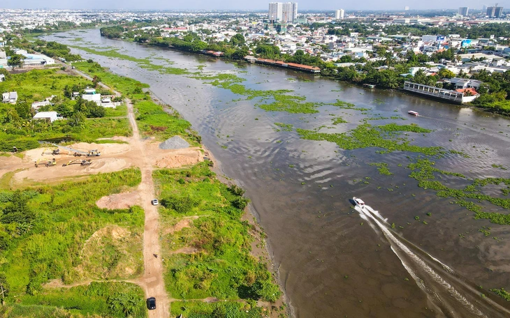 Phường An Phú Đông đưa mô hình họp trực tuyến về tận khu phố, đỡ cảnh mưa gió kẹt xe - Ảnh 1.