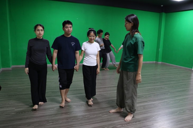 Đối thoại và hàn gắn qua sân khấu - Ảnh 4.