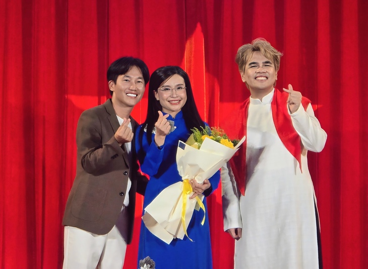 Album nhạc yêu nước đình đám nhất năm: Có Mỹ Tâm, Hà Anh Tuấn, Đen Vâu và Thanh Thúy - Ảnh 2.