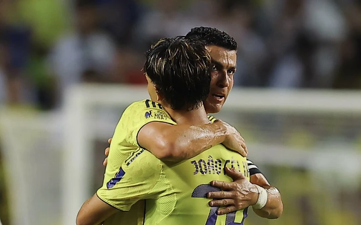 Ronaldo tiếp tục đi vào lịch sử bóng đá dù đã tuổi 40 - Ảnh 2.