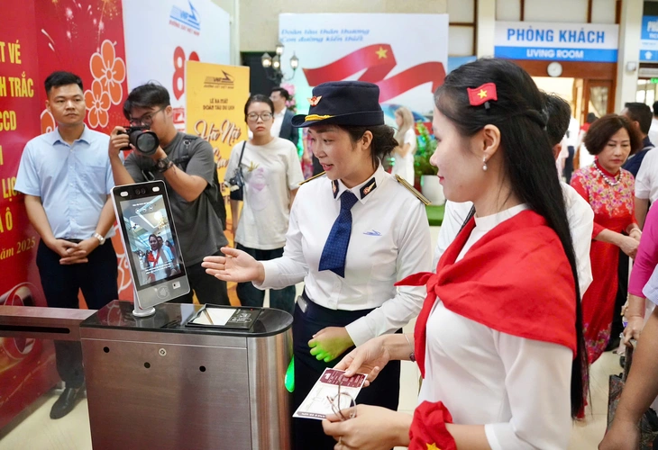 Ra mắt ‘Đoàn tàu 5 cửa ô’ phục vụ khách trải nghiệm du lịch - Ảnh 6.