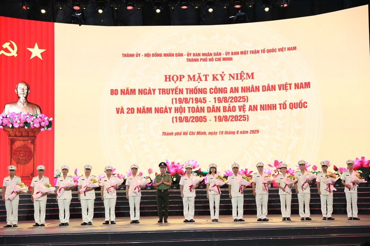 Bí thư Nguyễn Văn Nên: Công an TP.HCM bản lĩnh, trí tuệ, tận tụy vì sự bình yên của nhân dân - Ảnh 4.