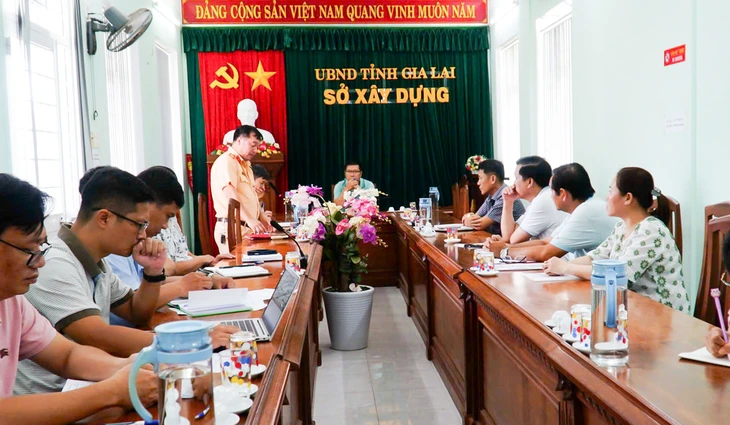 Tạm dừng hoạt động xe điện du lịch Quy Nhơn sau vụ tông 3 du khách - Ảnh 1.