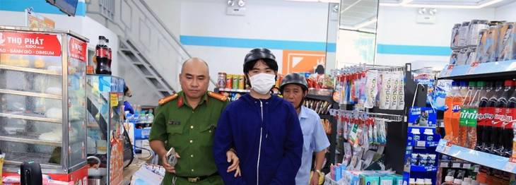 Đồng Nai bắt nóng nghi phạm 19 tuổi thực hiện 3 vụ cướp trong đêm - Ảnh 1.