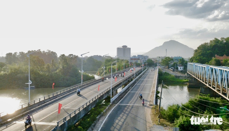 Phường Tuy Hòa điều tiết giao thông tạm thời qua cầu Sông Chùa cũ- Ảnh 1. Tuy Hòa - Ảnh 1.