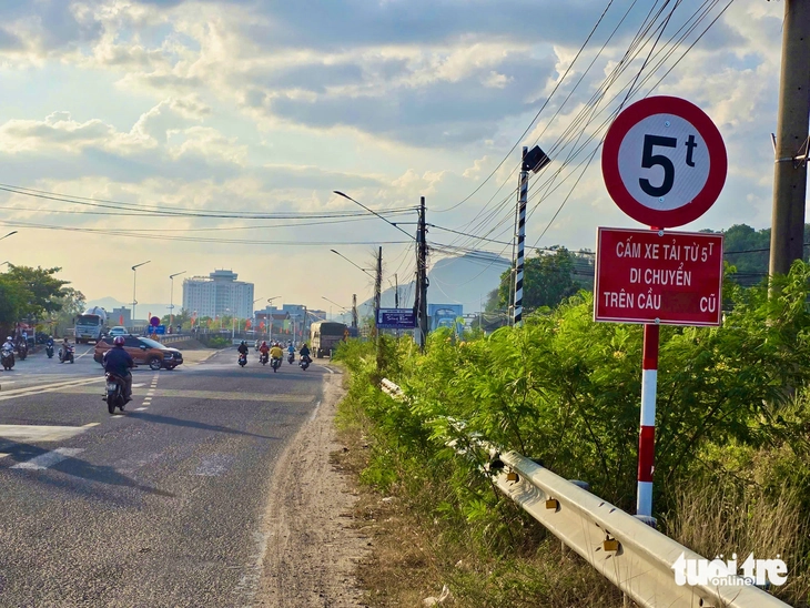 Phường Tuy Hòa điều tiết giao thông tạm thời qua cầu Sông Chùa cũ- Ảnh 2. Tuy Hòa - Ảnh 2.