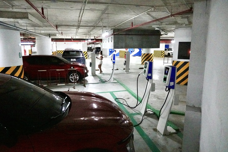 Chung cư 'nhà mình' cho sạc xe điện: Người dân thấy tiện, sẵn sàng chuyển đổi xanh - Ảnh 7.