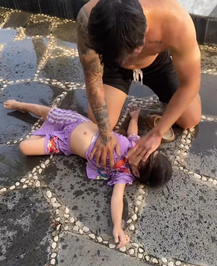 'Người hùng' cứu bé gái đuối nước ở Vũng Tàu: 'Tôi chỉ học trong sách giáo khoa' - Ảnh 2.