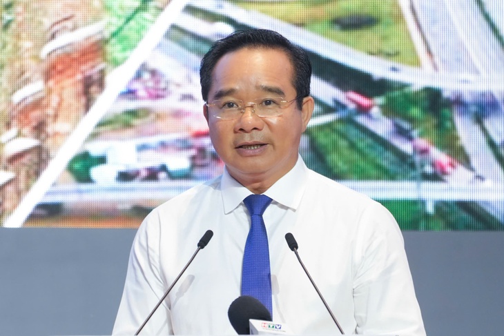Chủ tịch UBND TP.HCM đề xuất tăng thêm phó chủ tịch cho phường, xã đông dân - Ảnh 1.
