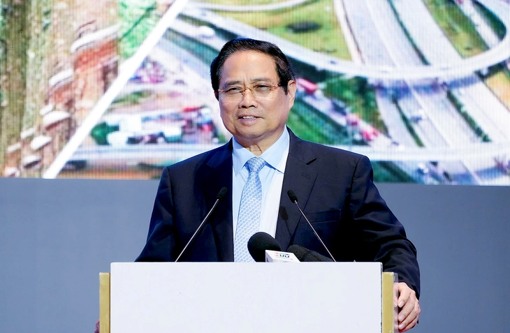 Thủ tướng: 'Nghiên cứu tàu điện ngầm hoặc đường sắt trên cao nối sân bay Tân Sơn Nhất và Long Thành' - Ảnh 2.