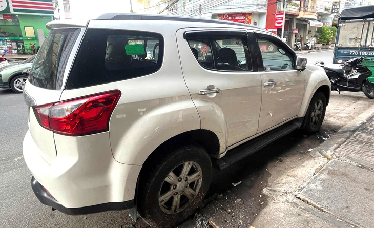 Vụ xe hơi đậu cạnh ký túc xá ở Nha Trang cả năm: Xác định thông tin chủ xe nhưng chưa liên lạc được - Ảnh 1. Nha Trang - Ảnh 1.