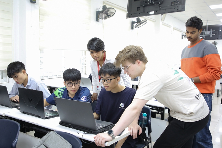 Trường đầu tiên của Đại học Quốc gia Hà Nội công bố điểm chuẩn, cao nhất 28,19 - Ảnh 1.