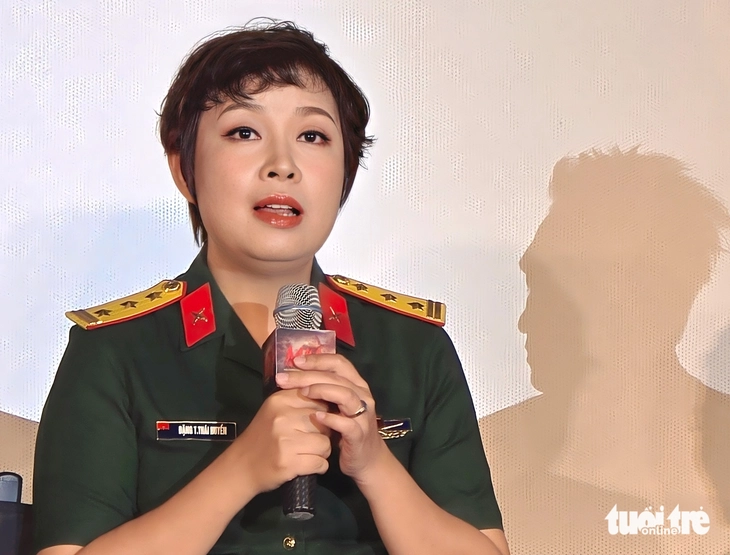 Mưa đỏ - Ảnh 1.