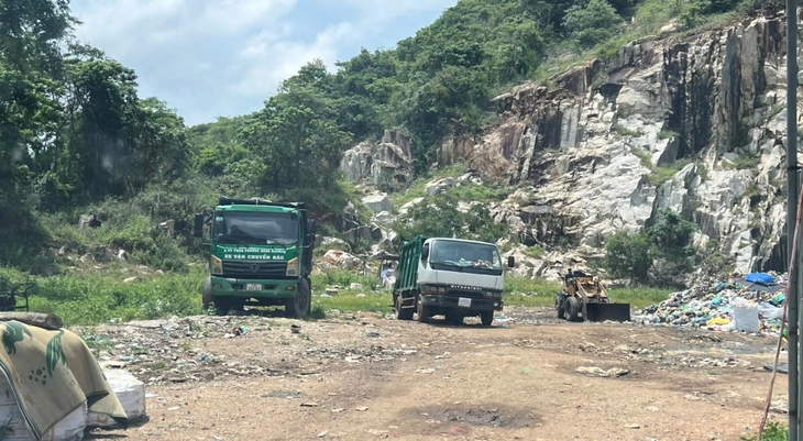 đổ rác  - Ảnh 2.