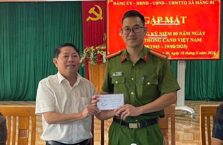 Công an xã biên giới phá nhanh vụ án ma túy có súng K54, Bộ Công an thưởng nóng - Ảnh 1.