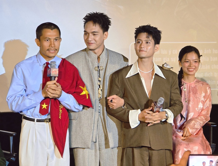 Mưa đỏ - Ảnh 3.