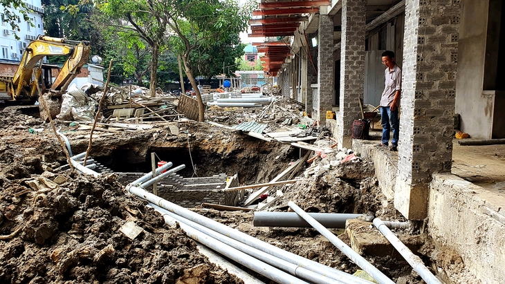 Dời lịch tựu trường vì thi công ì ạch - Ảnh 1.