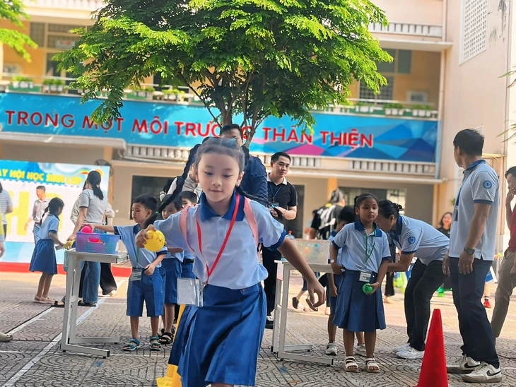 học sinh lớp 1 - Ảnh 1.